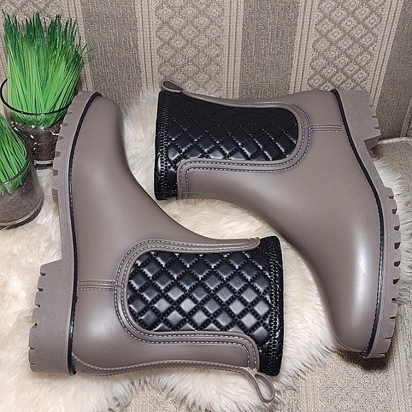 Bernardo Zora Quilted Rain Boots - Picture 4 of 16
